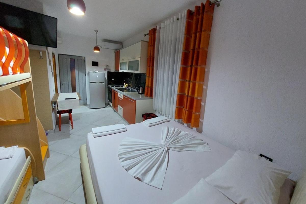 Villa Heljos Apartaments Vlorë 外观 照片
