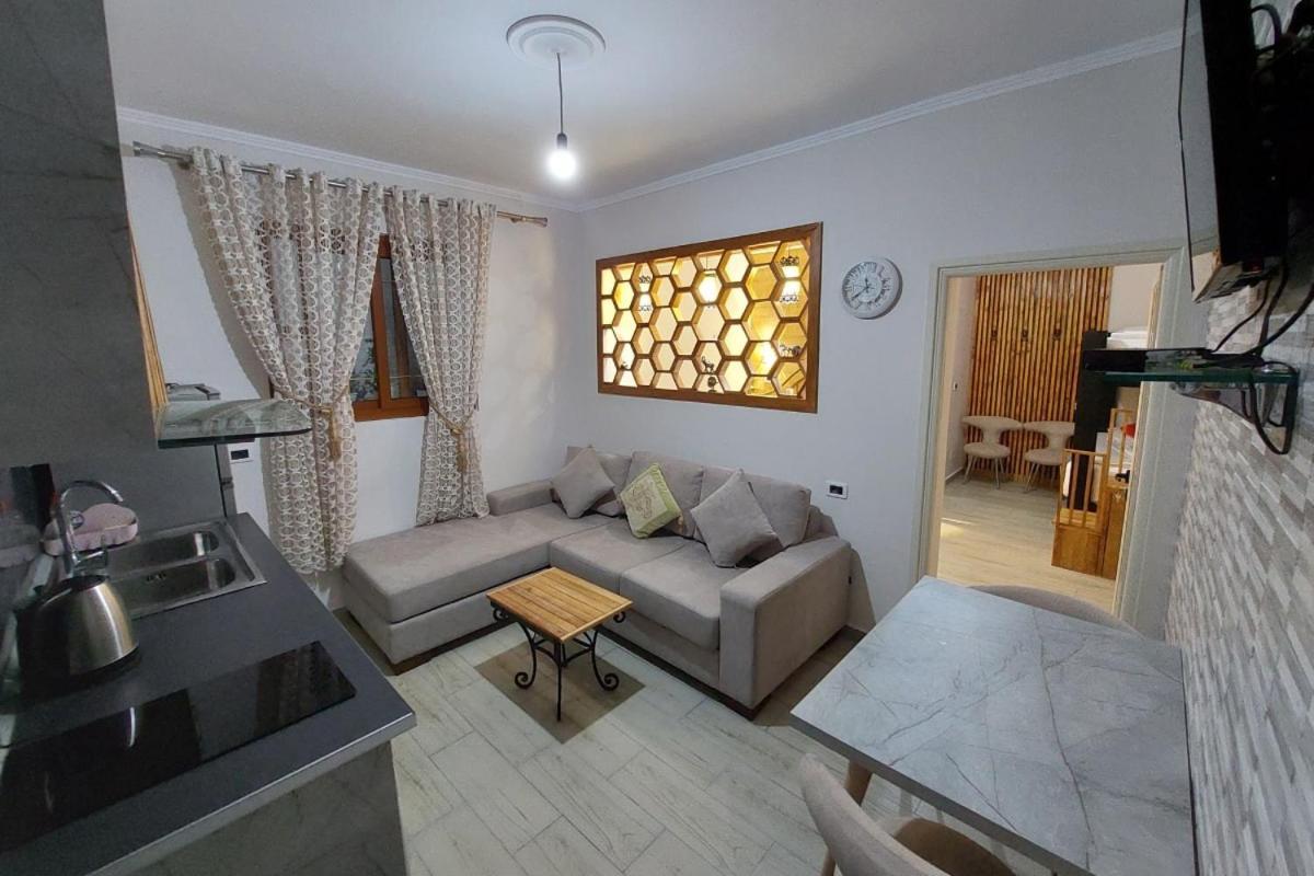 Villa Heljos Apartaments Vlorë 外观 照片