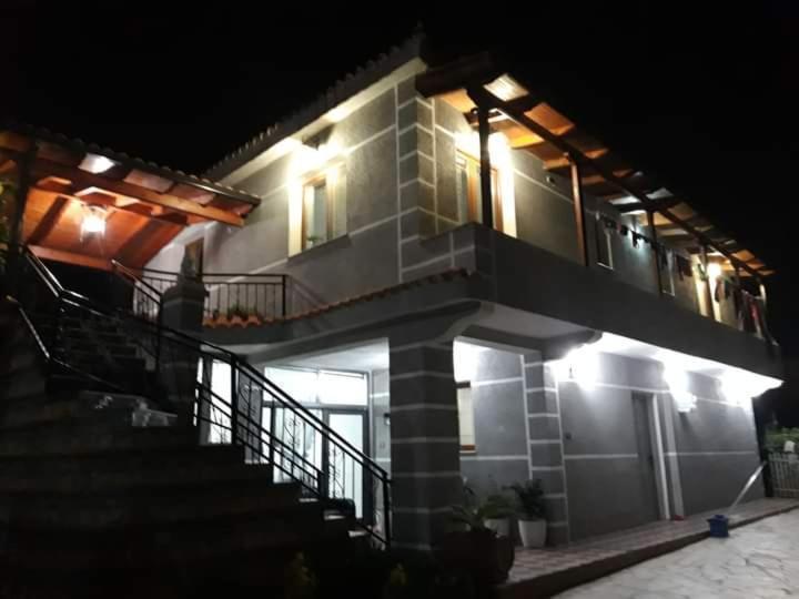 Villa Heljos Apartaments Vlorë 外观 照片