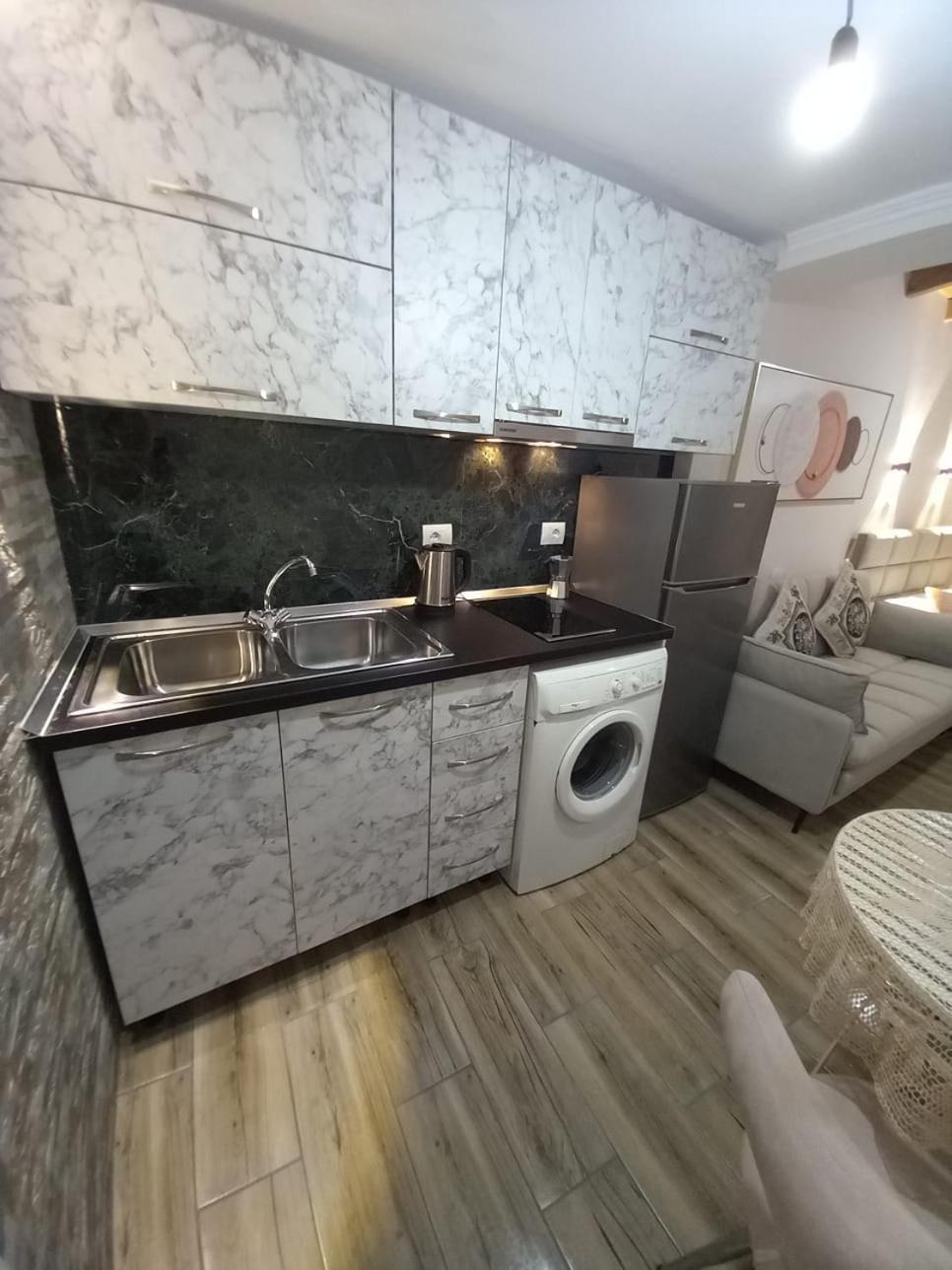 Villa Heljos Apartaments Vlorë 外观 照片