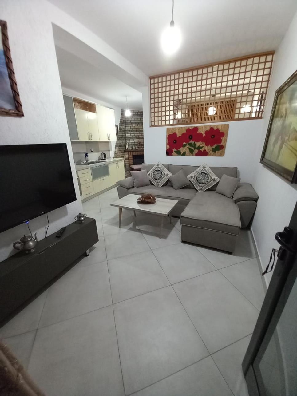Villa Heljos Apartaments Vlorë 外观 照片